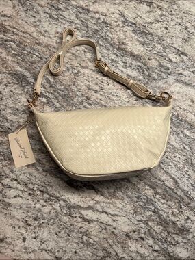 Universal Threads Cream Woven Non Leather Crossbody Satchel 14 x 7 x3 inches NWT